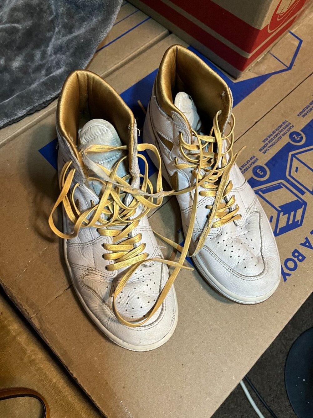 Nike Air Jordan 1 Retro High OG White Metallic Gold Women’s 8